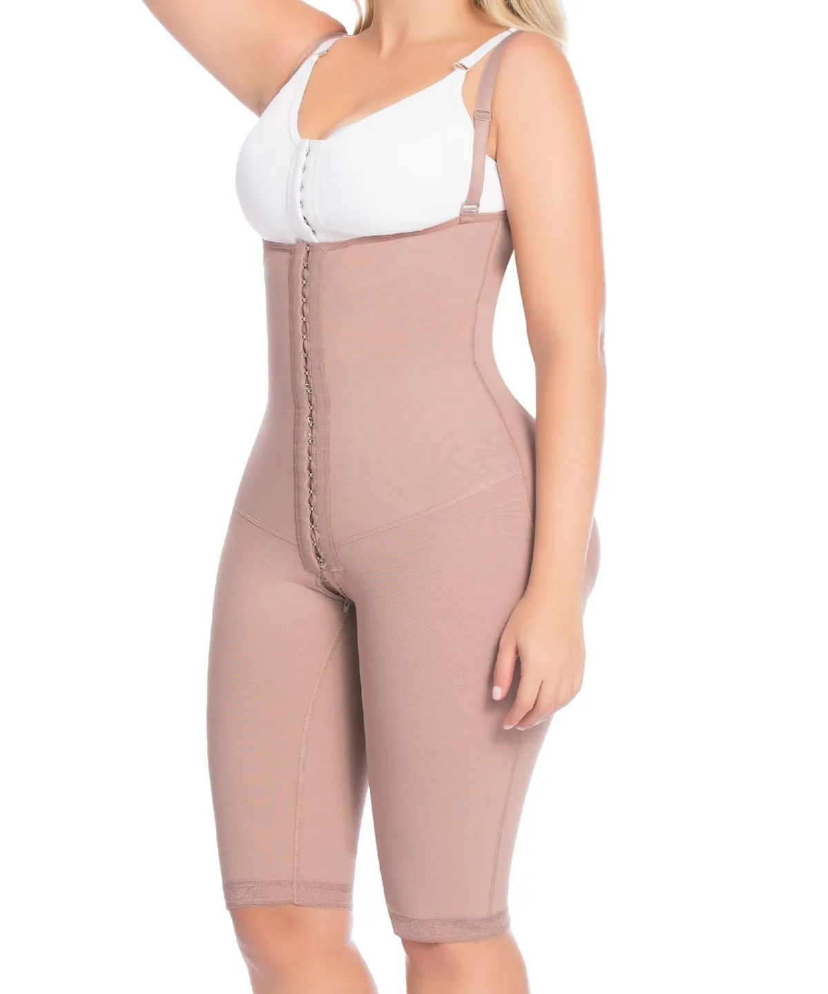 Post-surgical knee-length girdle with three-level fastening and abdominal control