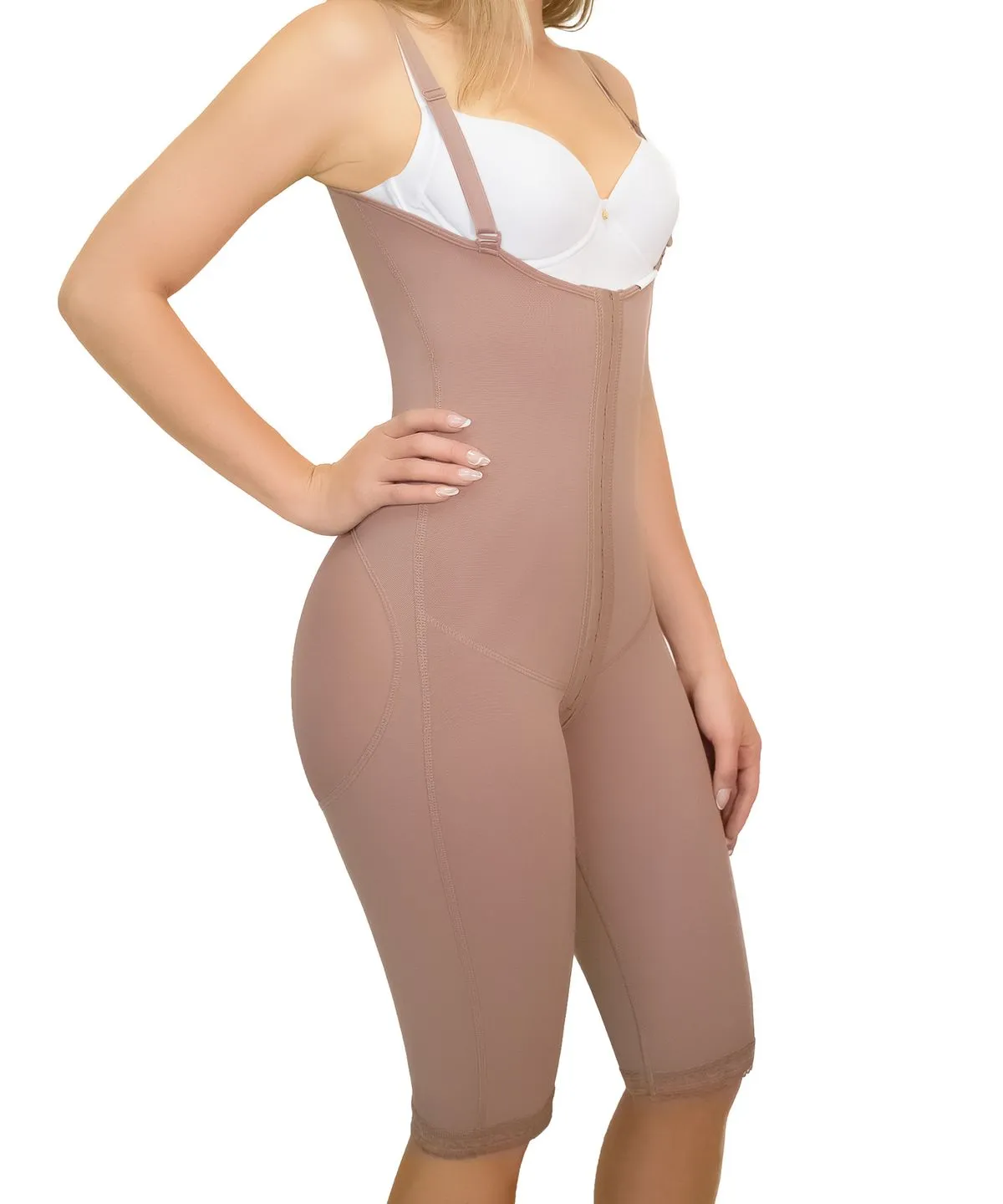 Post-surgical shaping girdle with free bust, total control, and double abdominal reinforcement